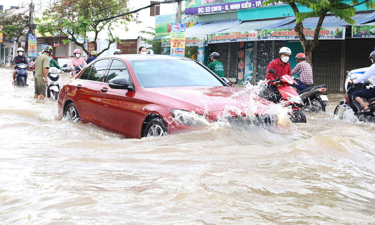 Kiểm tra ôtô sau bão: việc nào tự làm, việc nào cần gara?