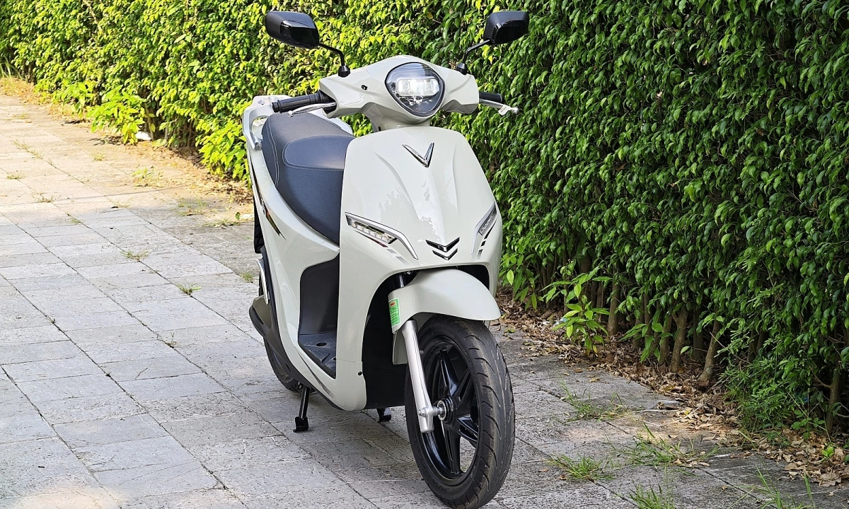 Xe máy điện Feliz 2025 hai pin - gấp đôi quãng đường di chuyển