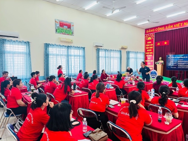 Dua ai den gan hon voi giao vien tren hanh trinh chuyen doi so hinh anh 1