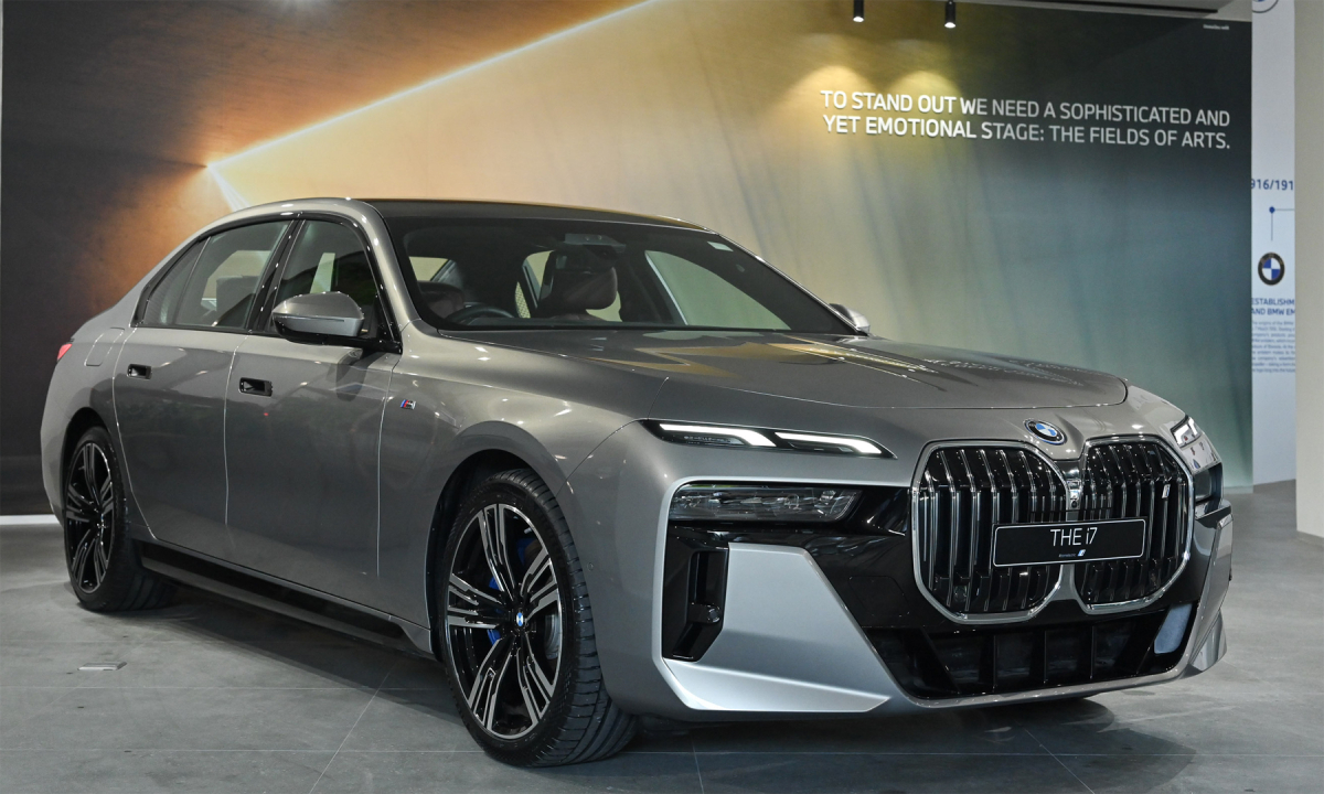 Hai thái cực doanh số của BMW và Mercedes