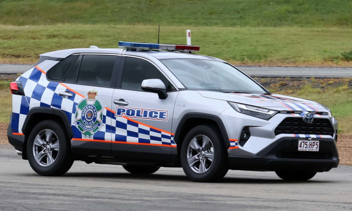 Pin xe Toyota hybrid quá nhiệt khi cảnh sát sử dụng