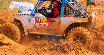 Tài xế Việt tranh tài off-road Tài xế Việt tranh tài off-road