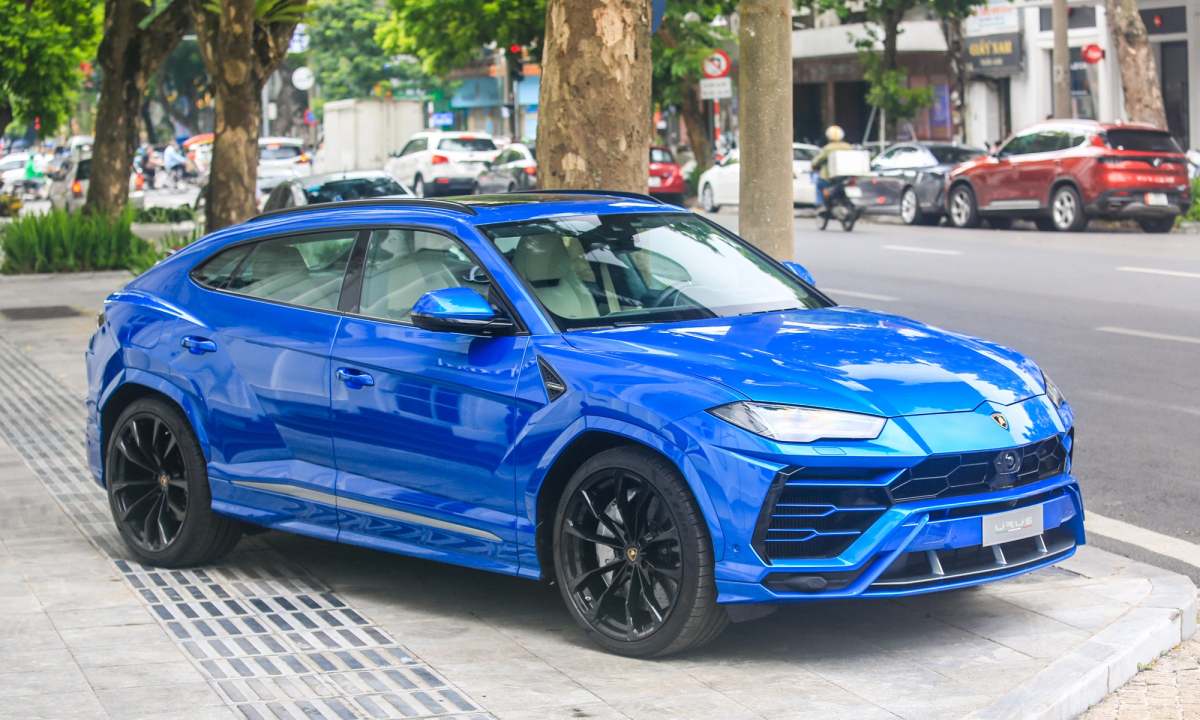 Lamborghini Urus nguy cơ bung ca-pô khi đang chạy