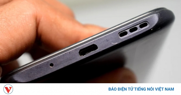Lỗ nhỏ cạnh cổng sạc điện thoại có tác dụng ít ai ngờ