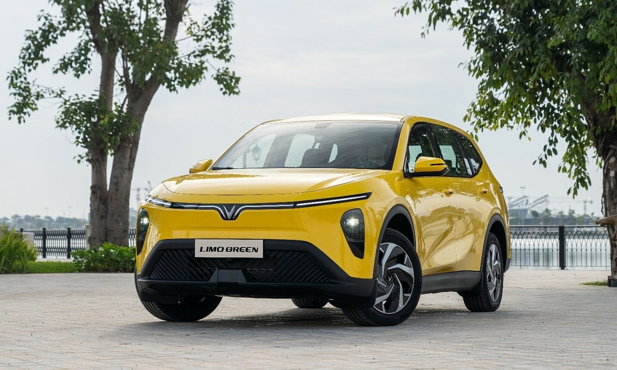 VinFast Limo Green lấy 'ngôi vương' của Mitsubishi Xpander
