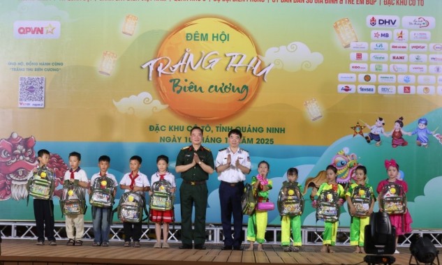 Trăng thu biên cương 2025: Trao gần 3 tỷ đồng học bổng và quà tặng cho trẻ em vùng biên và hải đảo