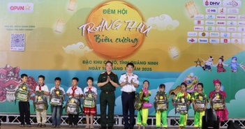 Trăng thu biên cương 2025: Trao gần 3 tỷ đồng học bổng và quà tặng cho trẻ em vùng biên và hải đảo Trăng thu biên cương 2025: Trao gần 3 tỷ đồng học bổng và quà tặng cho trẻ em vùng biên và hải đảo