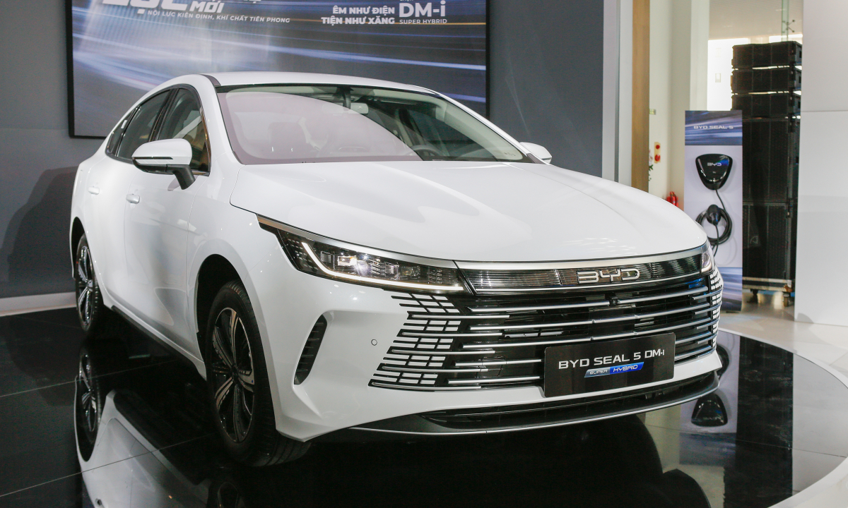 BYD Seal 5 - sedan PHEV đầu tiên ra mắt Việt Nam, giá 696 triệu đồng