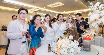 UNI - Thương hiệu nước hoa và mỹ phẩm cao cấp tôn vinh vẻ đẹp quý phái từ trầm hương Việt UNI - Thương hiệu nước hoa và mỹ phẩm cao cấp tôn vinh vẻ đẹp quý phái từ trầm hương Việt