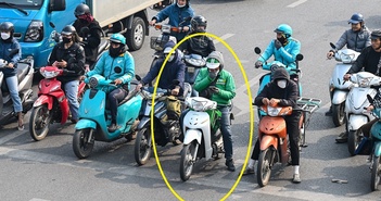 Dùng điện thoại khi dừng đèn đỏ có bị phạt nguội? Dùng điện thoại khi dừng đèn đỏ có bị phạt nguội?