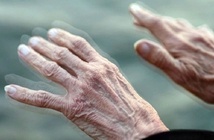Lần đầu quan sát được 'mồi lửa' khởi phát bệnh Parkinson Lần đầu quan sát được 'mồi lửa' khởi phát bệnh Parkinson