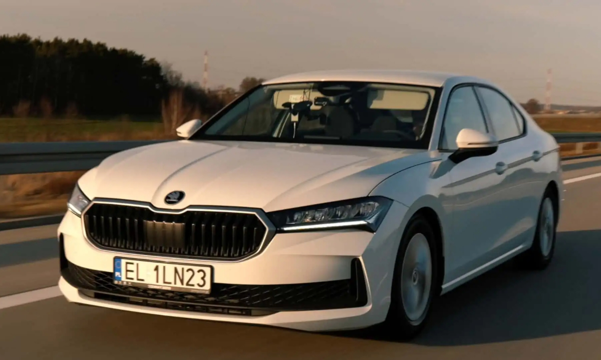 Xe Skoda lập kỷ lục quãng đường hơn 2.800 km với một bình dầu