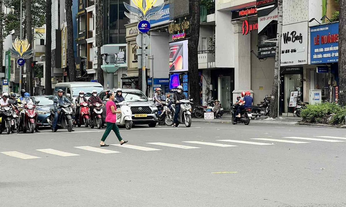 Có thể đi tù nếu không nhường đường cho người đi bộ