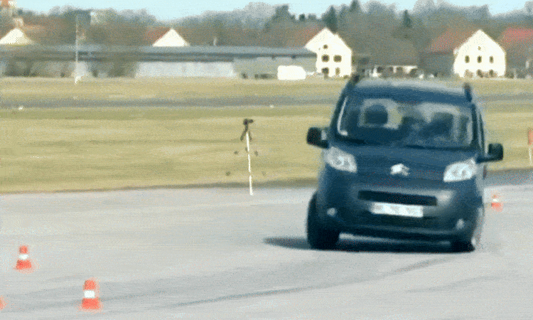 Lý do xe gầm cao đô thị cỡ nhỏ không tối ưu khi đổ đèo