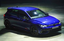 Volkswagen Golf R - hatchback hiệu năng cao giá gần 1,9 tỷ đồng Volkswagen Golf R - hatchback hiệu năng cao giá gần 1,9 tỷ đồng