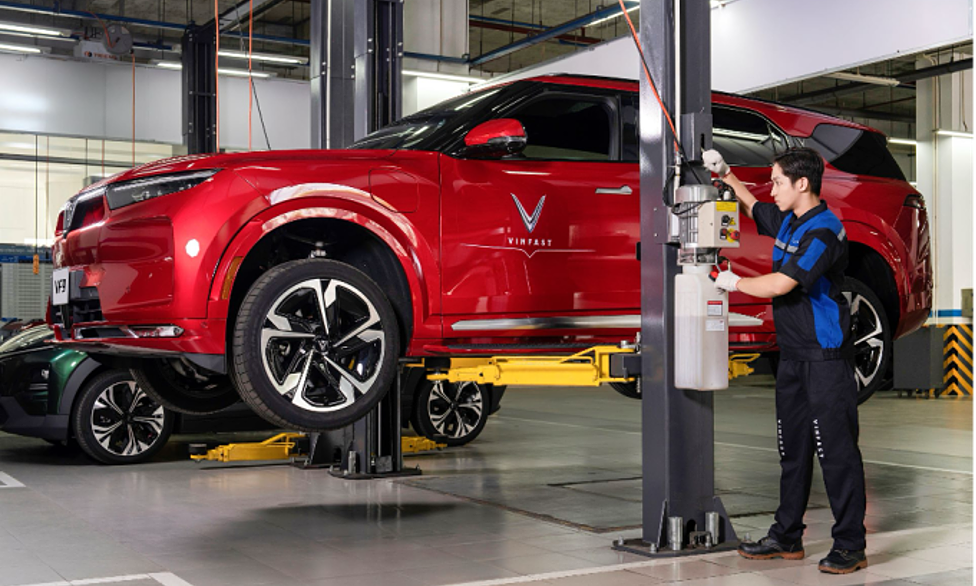 VinFast hỗ trợ chủ xe bị ngập lụt tại miền Trung