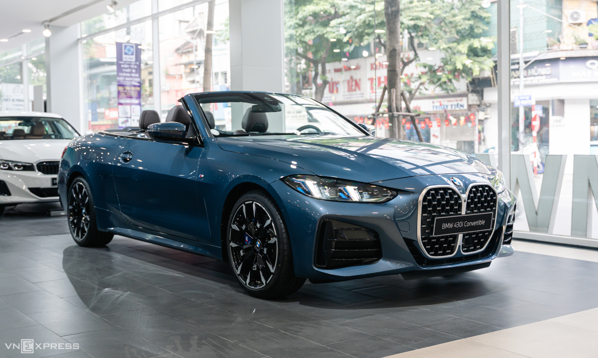 BMW 430i Convertible LCI 2025 - xe mui trần cá tính giá 3,399 tỷ đồng