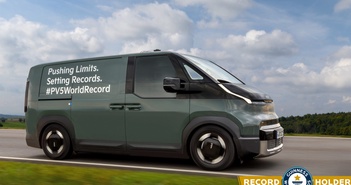 Xe điện đi được quãng đường gấp đôi quảng cáo Xe điện đi được quãng đường gấp đôi quảng cáo