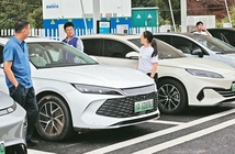 Người dân về quê bằng xe điện, tiêu thụ xăng dầu giảm dịp lễ lớn Người dân về quê bằng xe điện, tiêu thụ xăng dầu giảm dịp lễ lớn