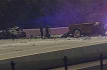 Ôtô chạy ngược chiều đấu đầu xe bán tải, hai tài xế thiệt mạng Ôtô chạy ngược chiều đấu đầu xe bán tải, hai tài xế thiệt mạng