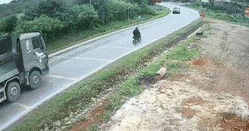 Tài xế Việt 'bán mạng' khi đổ đèo bằng xe đi phố Tài xế Việt 'bán mạng' khi đổ đèo bằng xe đi phố