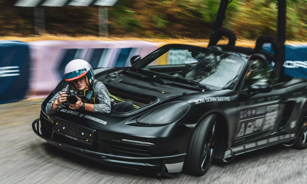 Dùng Porsche Boxster làm xe quay phim