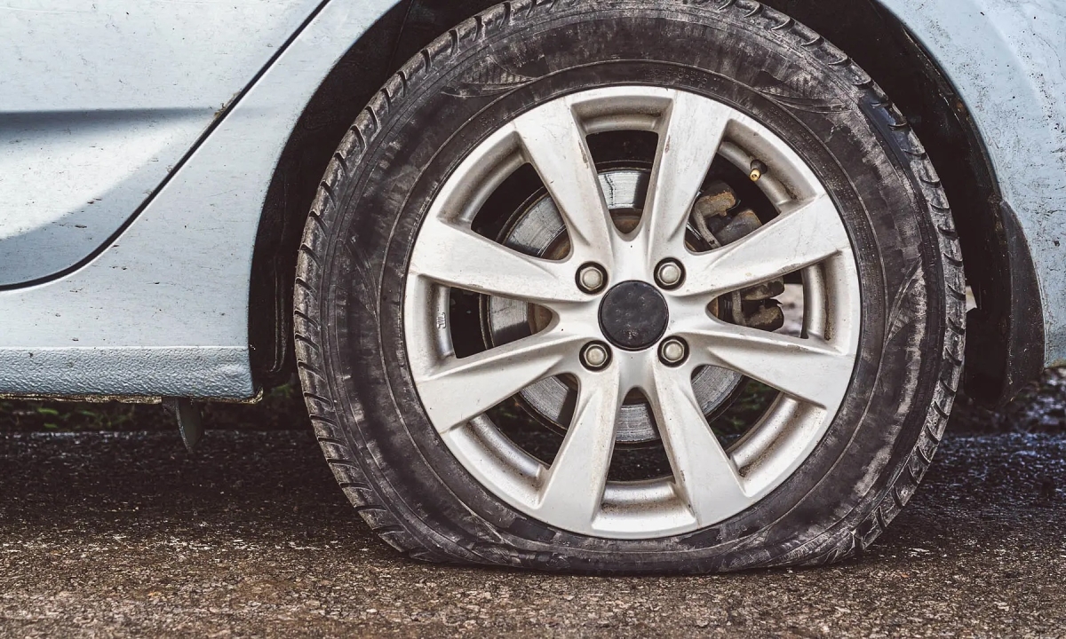 Vì sao có xe dễ cán đinh hơn xe khác?