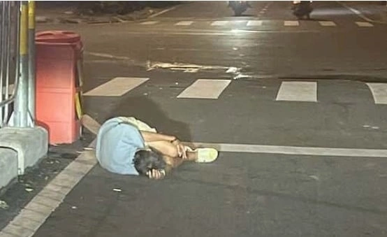 'Đâm vào người nằm giữa đường, tài xế phải bồi thường'