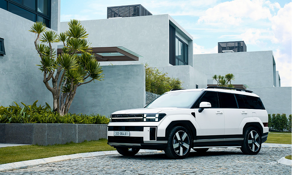 Hyundai Santa Fe ưu đãi 180 triệu đồng, bảo hành 8 năm