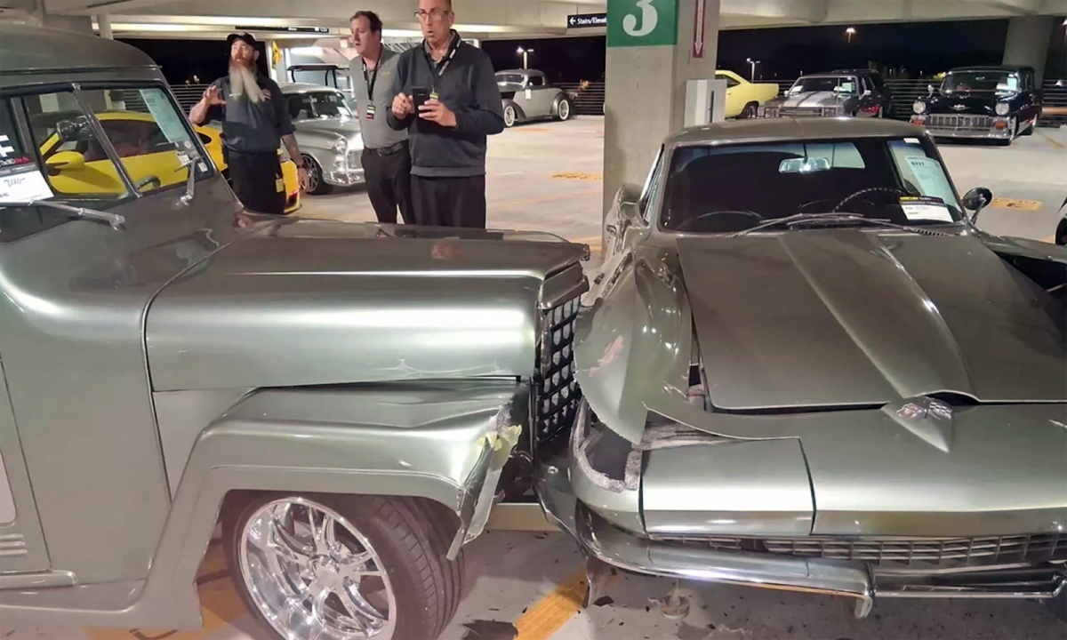 Tài xế đâm hỏng xe ở buổi đấu giá vì 'trượt chân'