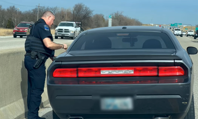 Những tài xế gặp rắc rối vì ôm làn trái