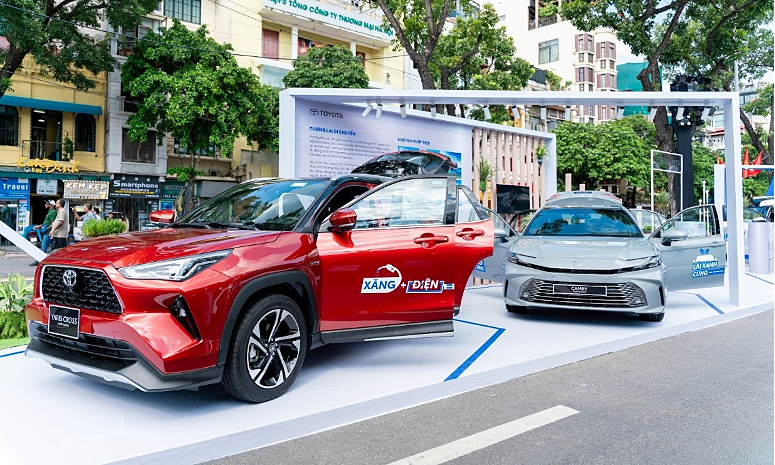 Toyota ưu đãi đến 100% phí trước bạ cho xe hybrid