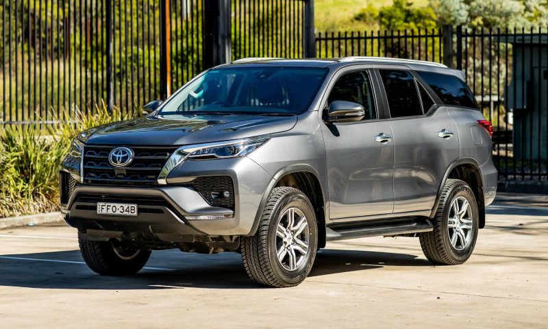 Doanh số thua xa đối thủ, Toyota Fortuner bị khai tử