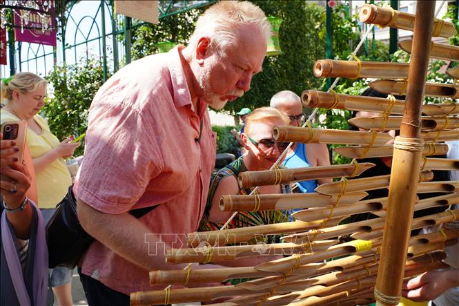 Âm nhạc có  thể giúp giảm nguy cơ sa sút trí tuệ ở người lớn tuổi