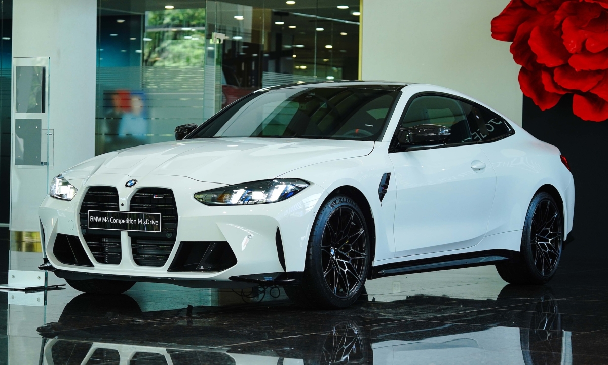 BMW M4 Competition - xe thể thao giá gần 6 tỷ đồng