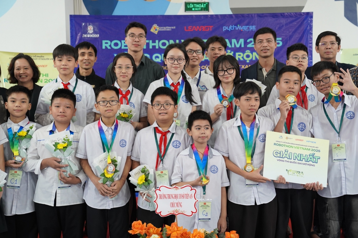 Doi tuyen viet nam tai robothon quoc te 2025 toa sang voi 22 giai thuong lon hinh anh 4