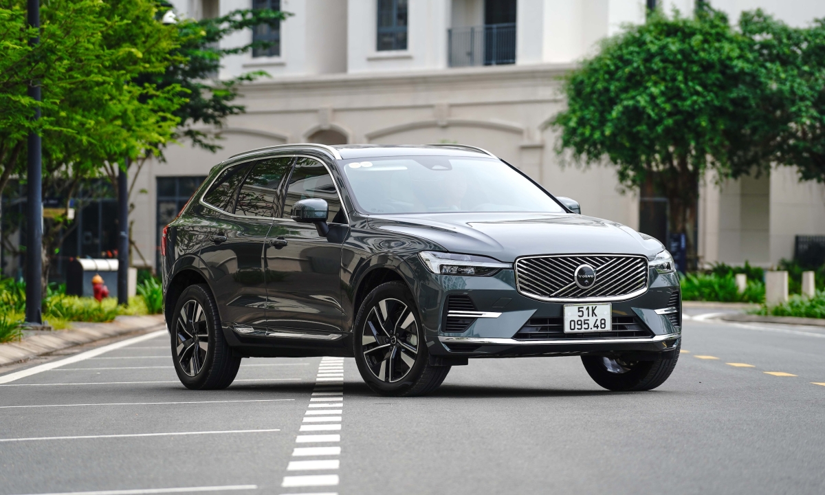 Volvo XC60 2025 - xe sang sạc điện giá 2,75 tỷ đồng