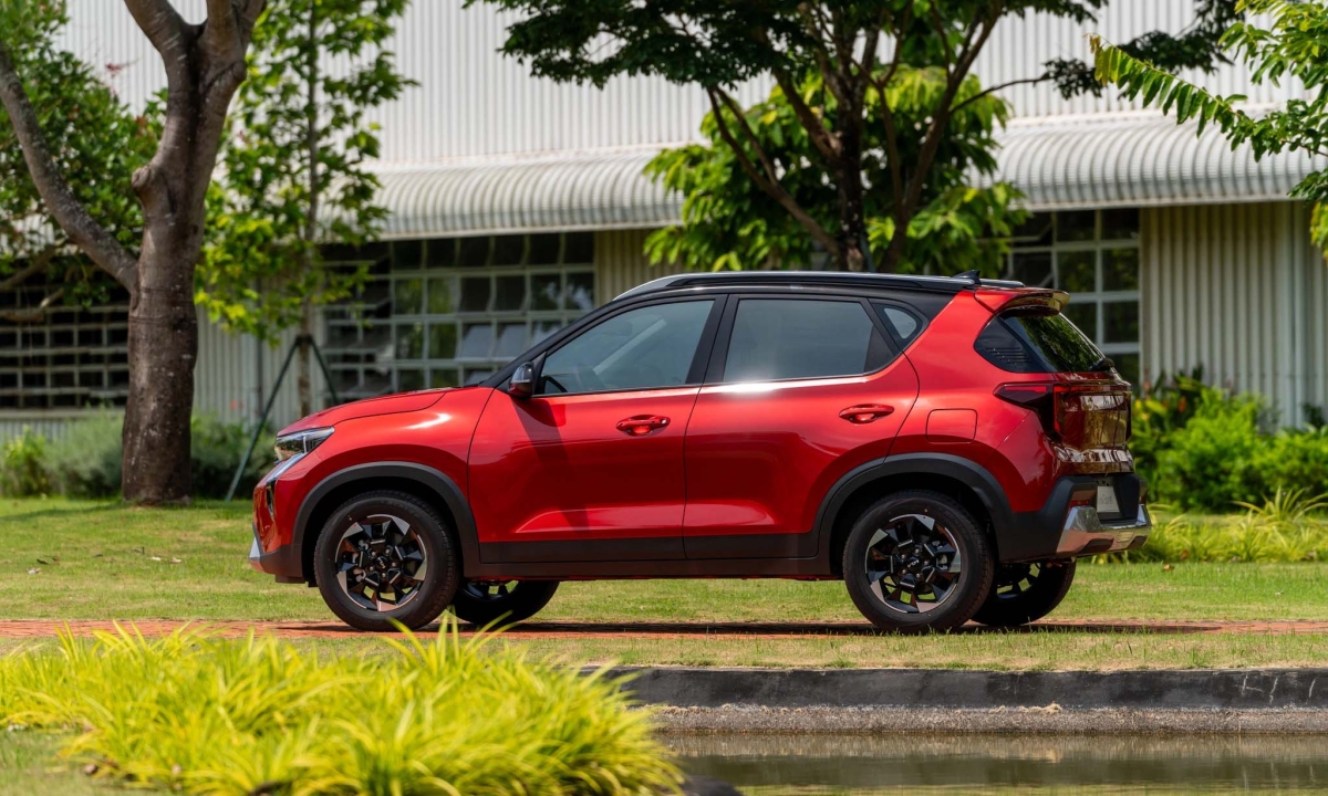 Doanh số xe xăng gầm cao cỡ A+ đồng loạt giảm