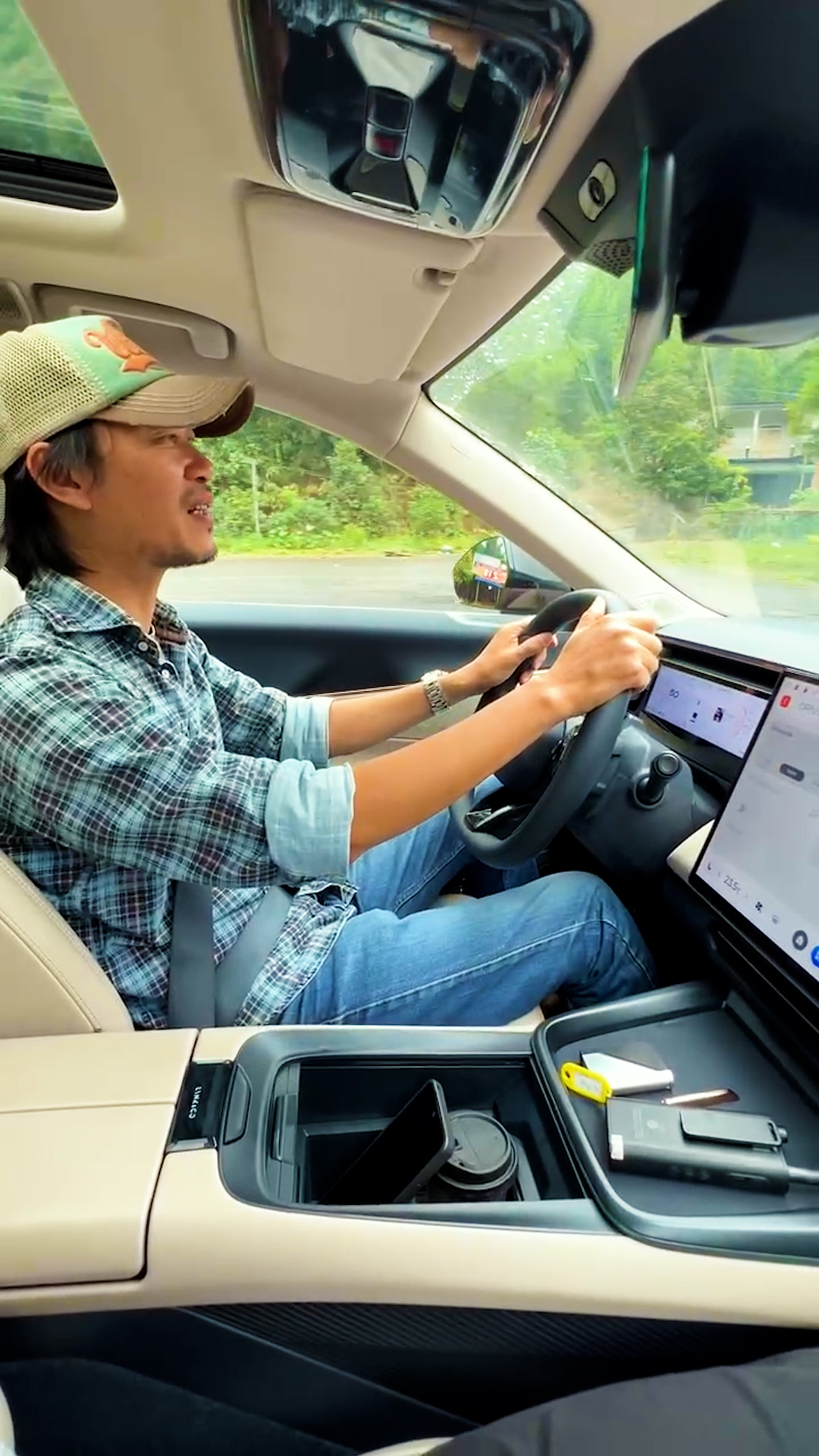 Lynk & Co 08: kho công nghệ được gì, mất gì?