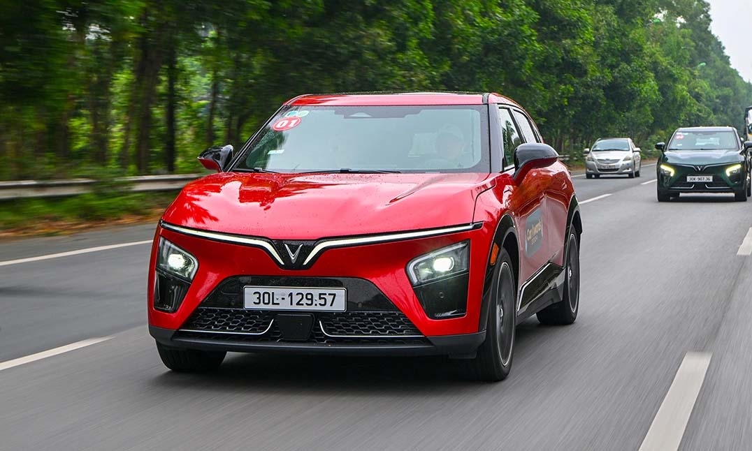 Crossover cỡ C tháng 10: CX-5 áp đảo, VF 7 tăng nhanh