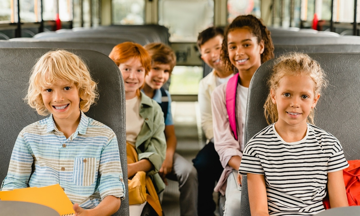 Lý do xe buýt trường học ở Mỹ không yêu cầu ghế an toàn cho trẻ