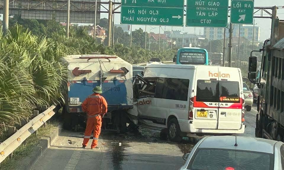 'Sự tùy tiện gây ra những tai nạn với xe bảo trì đường cao tốc'