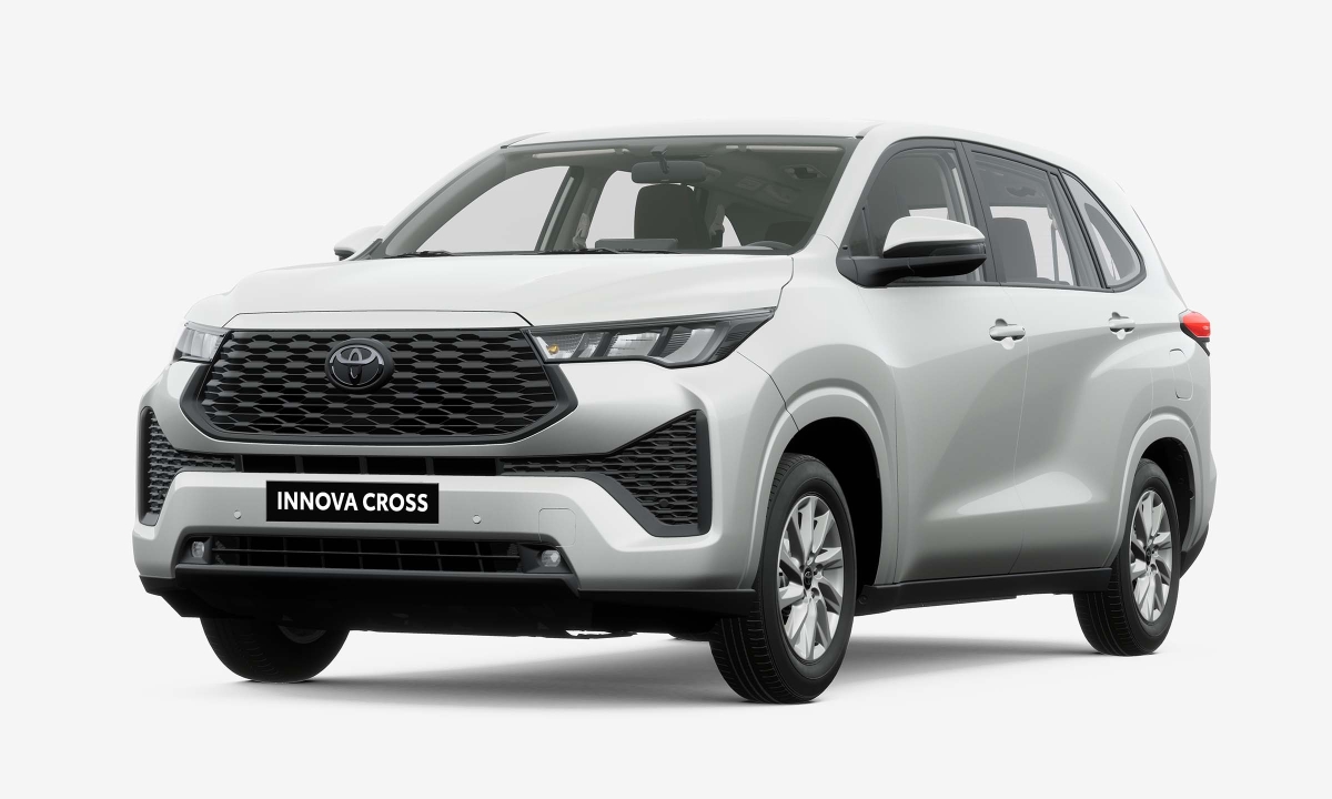 Toyota Innova Cross thêm bản giá rẻ 730 triệu đồng