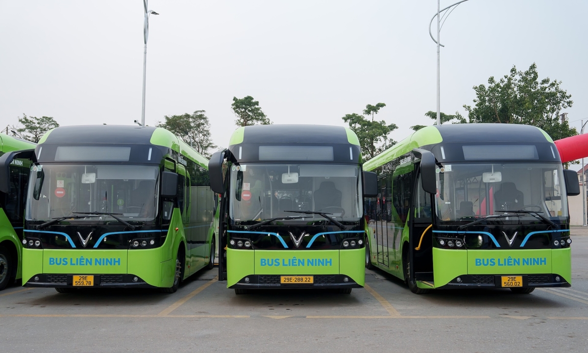 Hãng vận tải dùng 100% bus điện VinFast