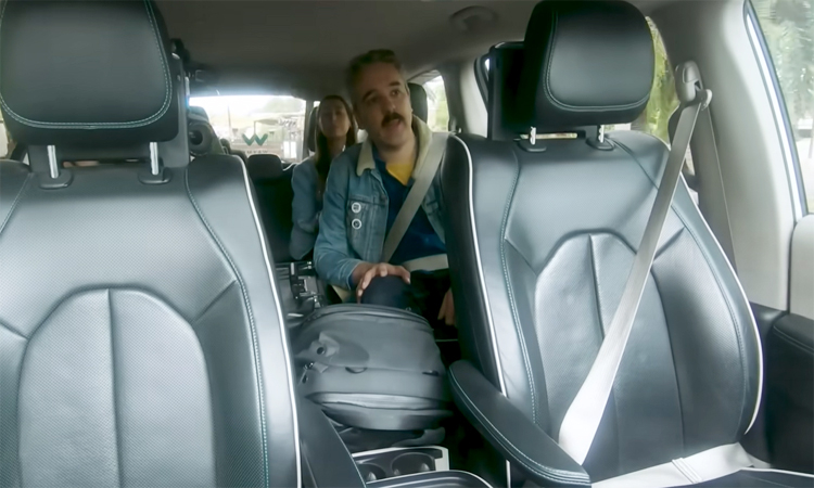 Tại sao ngồi sau xe năng lượng mới dễ bị say?