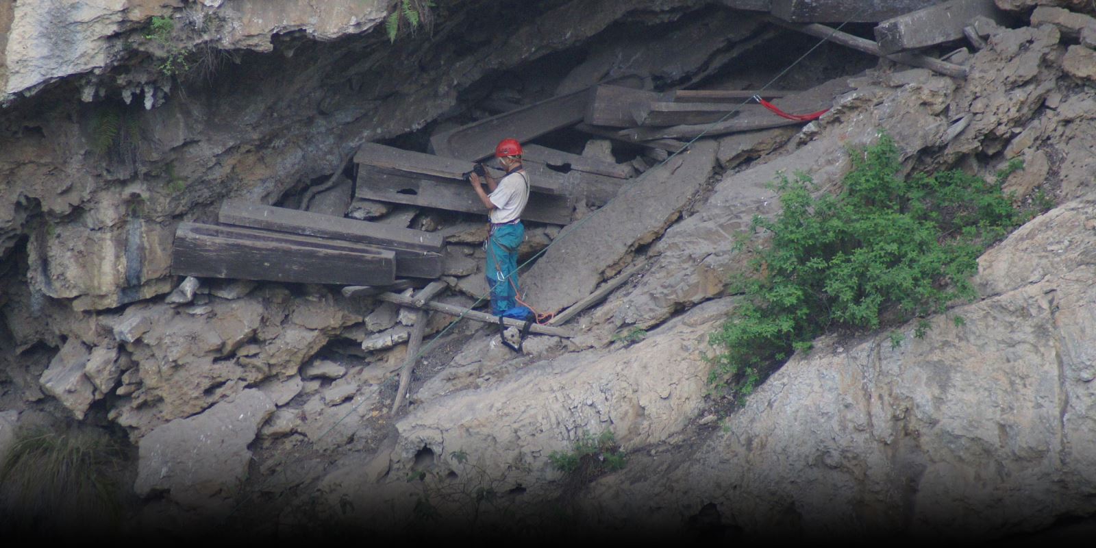 Trung Quốc: Phát hiện đầu tiên về liên hệ giữa tộc người hiện đại với 'quan tài treo' bí ẩn