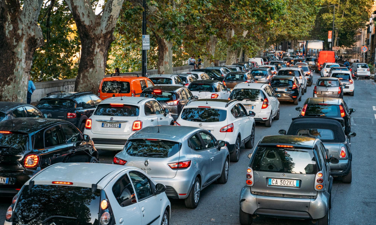 Các quốc gia châu Âu kêu gọi nới lỏng lệnh cấm xe xăng