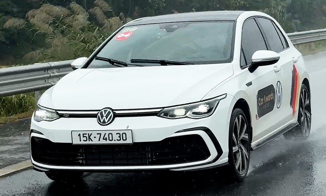 Volkswagen Golf 1.5 eTSI R-Line: có gì hay?