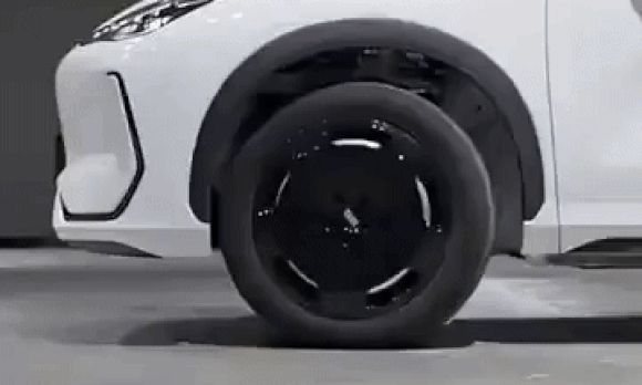 Xe điện Geely EX5 có thể quay tại chỗ, đi ngang như cua