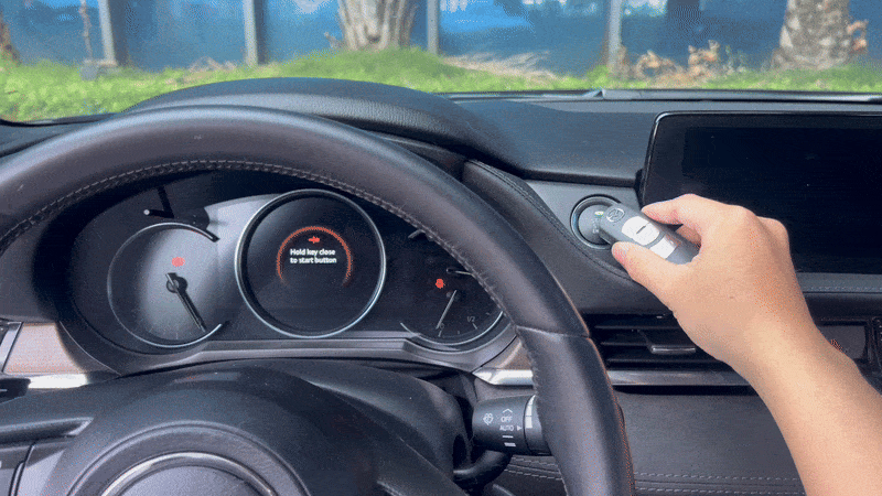 Mẹo khởi động xe, mở cửa khi chìa khóa cạn pin